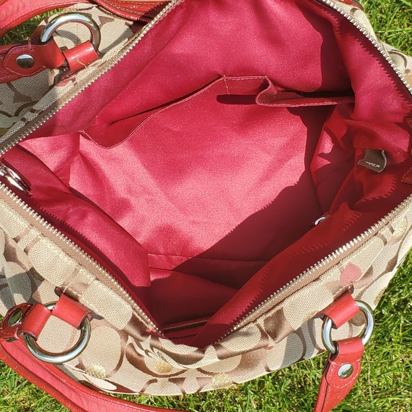 ♻️DONATED ♻️ Coach (Heart) Poppy Handbag - Picture 11 of 13